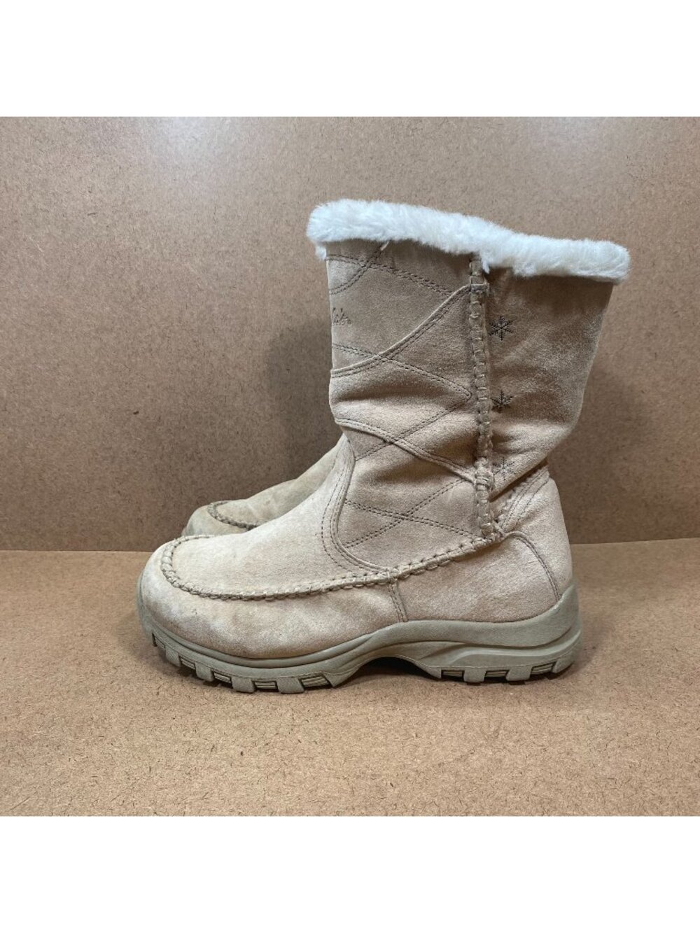 Cabelas Womens Beige Winter Boots Thinsulate Insulation Size 10D Faux Fur Suede